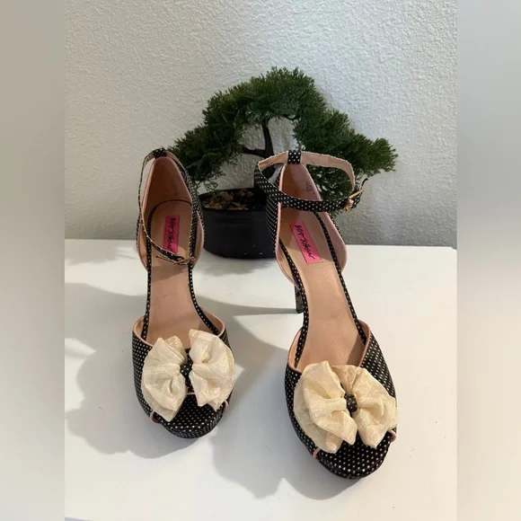 Besty Johnson Black and Cream Polka Dot Women's Heels - Picture 1 of 12